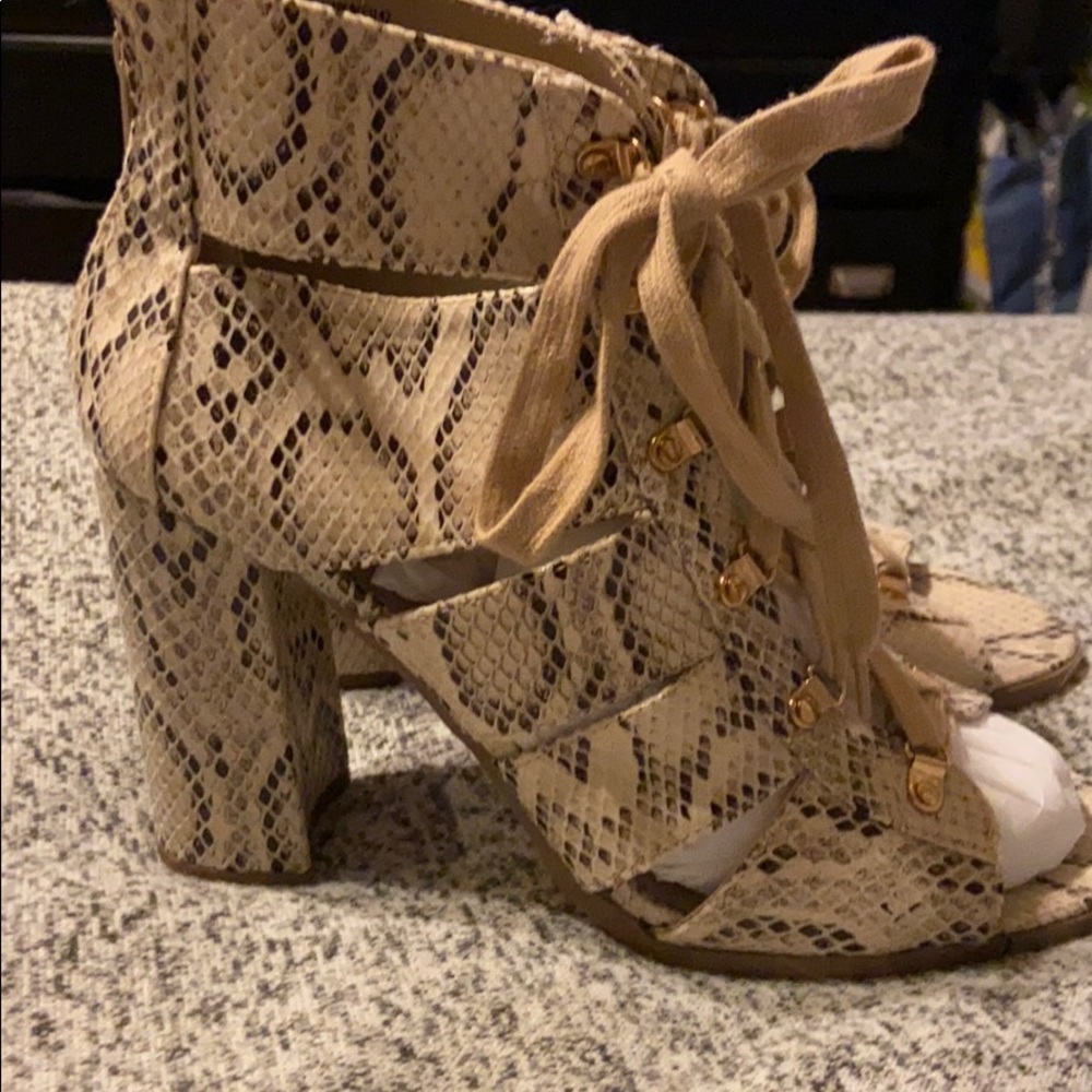 SNAKESKIN HEELS